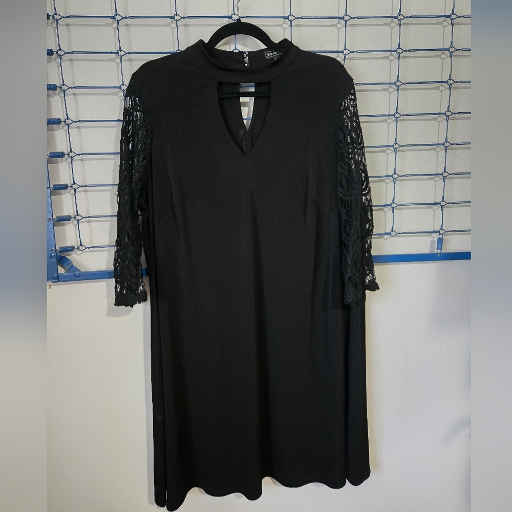 Jessica Howard Elegant Black Dress with Lace Detail